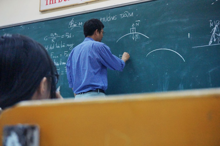 İngilizcede Üçüncü Tekil Şahıslar: -s ve -ies Kullanımı